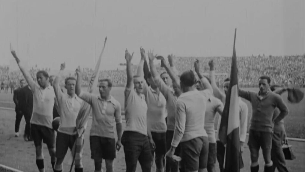 Crónicas Migrantes: La Vuelta Olímpica creada por la Selección Uruguaya de  fútbol campeona en los Juegos de París 1924